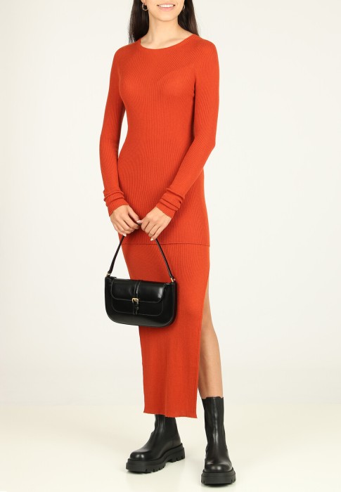 Товар оранжевого цвета с внутренней стороны