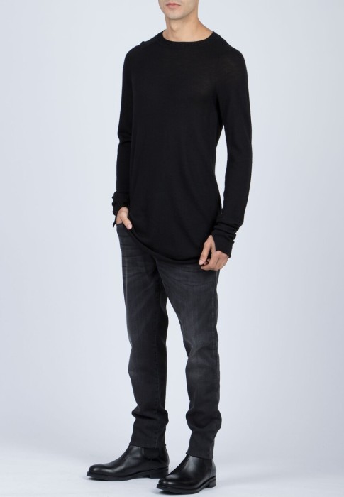 Товар черного цвета с внутренней стороны