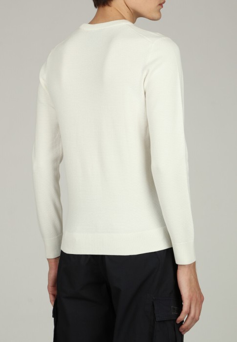 Товар белого цвета с внутренней стороны