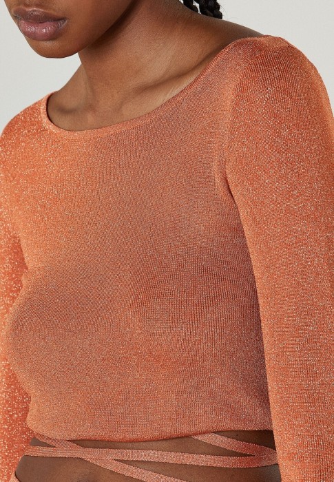 Товар оранжевого цвета с внутренней стороны