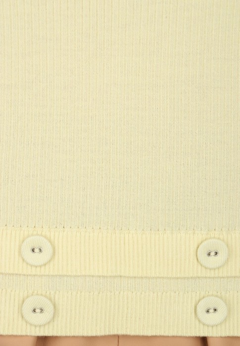 Товар желтого цвета с внутренней стороны