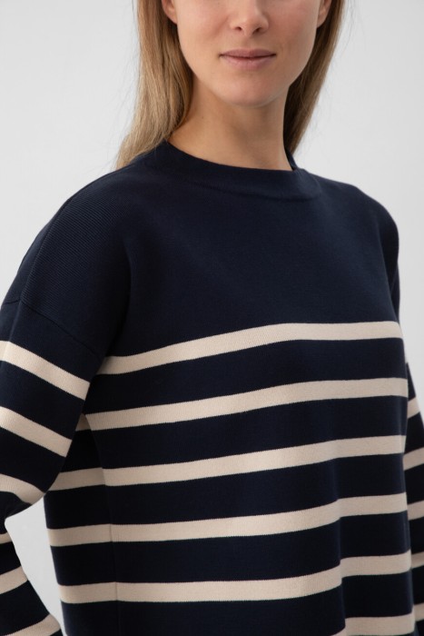 джемпер  из италии вид сбоку