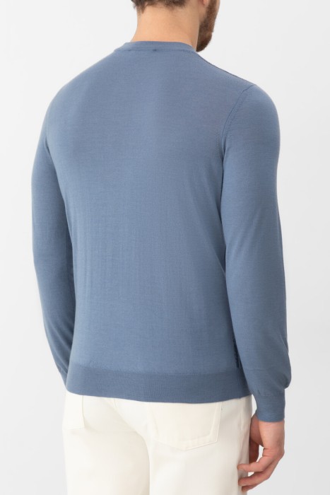 джемпер  по цене 63000 руб вид справа