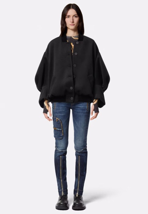 джемпер  от бренда versace jeans couture вид слева