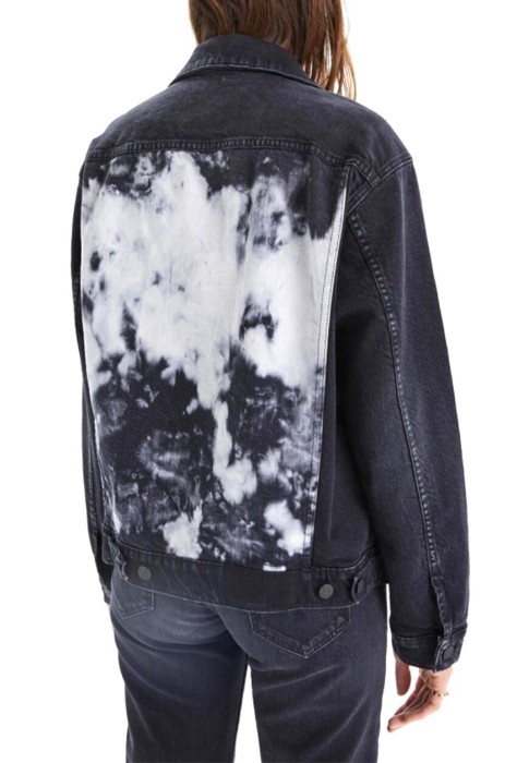 джинсовая куртка  по цене 53830 руб вид справа