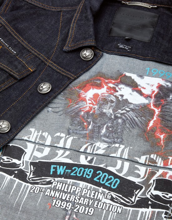 джинсовая куртка  универсального стиля с лицевой стороны