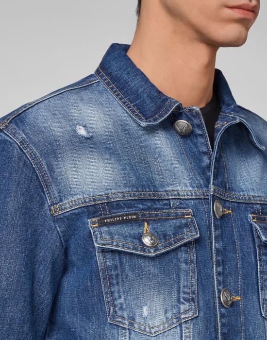 джинсовая куртка  из проверенных материалов спереди