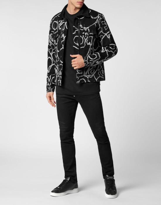 Товар черного цвета с внутренней стороны