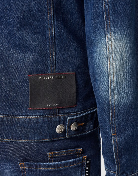 джинсовая куртка  из проверенных материалов спереди