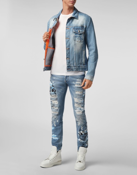 Товар голубого цвета с внутренней стороны