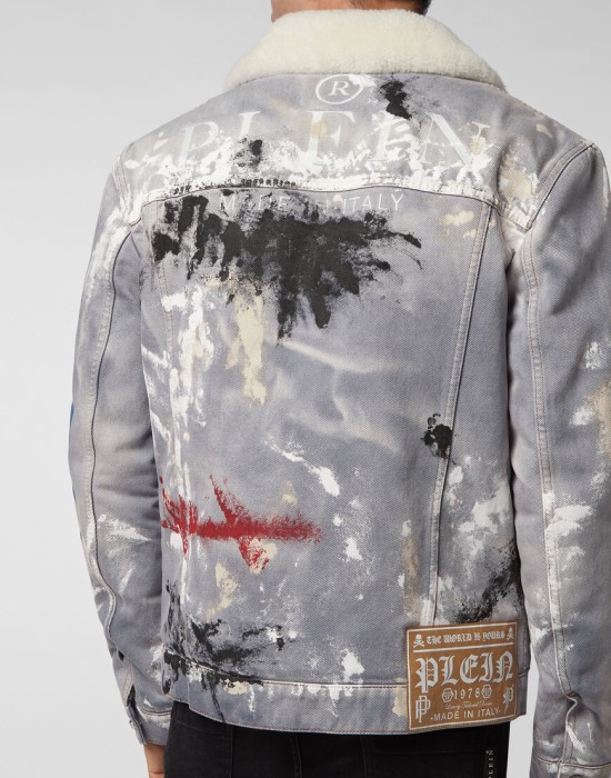 Товар синего цвета с внутренней стороны