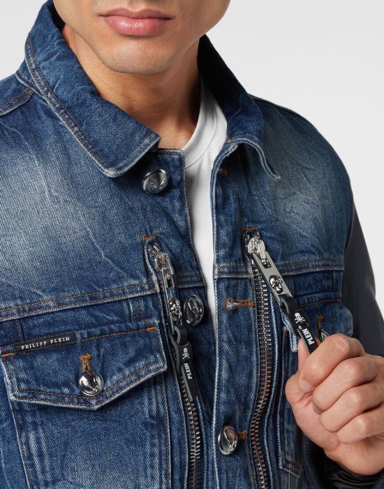 джинсовая куртка  из проверенных материалов спереди