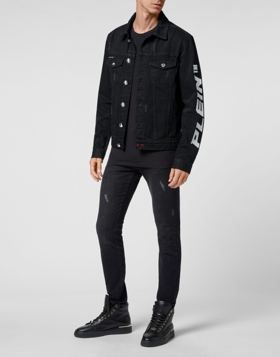 Товар черного цвета с внутренней стороны