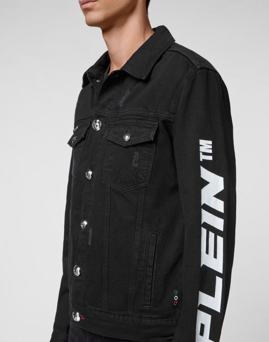 джинсовая куртка  из проверенных материалов спереди