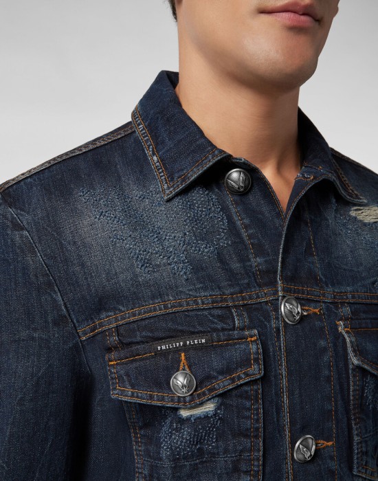 джинсовая куртка  из проверенных материалов спереди