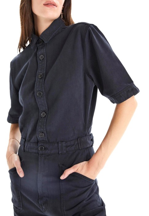 Товар черного цвета с внутренней стороны