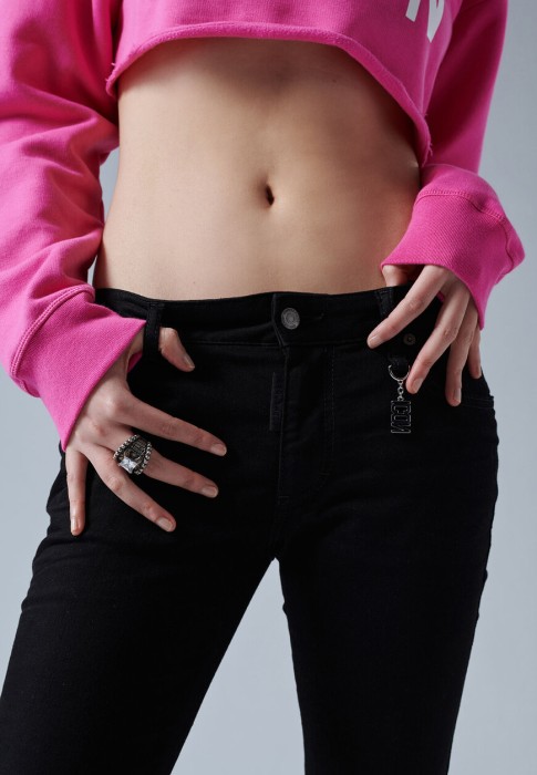 Товар черного цвета с внутренней стороны