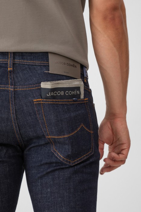 Товар синего цвета с внутренней стороны