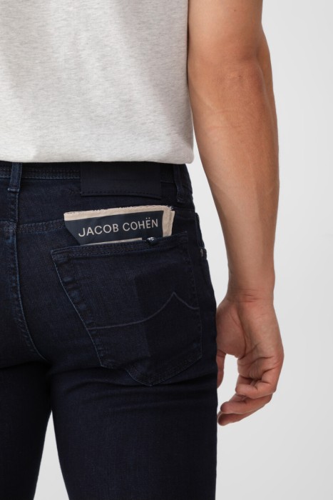 Товар синего цвета с внутренней стороны