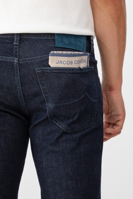 Товар синего цвета с внутренней стороны