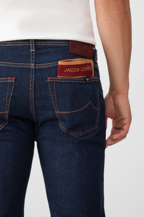 Товар синего цвета с внутренней стороны