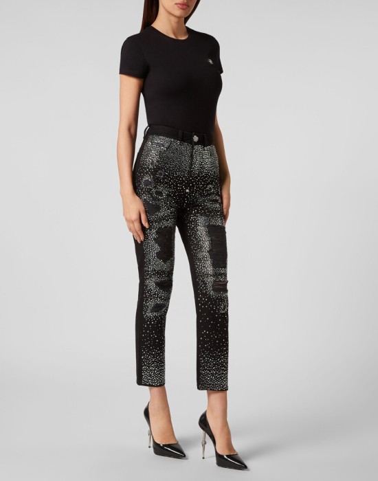 Товар черного цвета с внутренней стороны