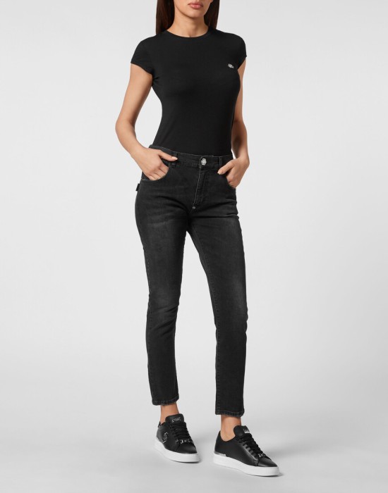 Товар черного цвета с внутренней стороны