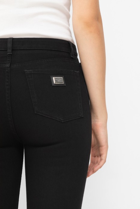 Товар черного цвета с внутренней стороны