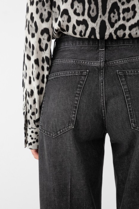 Товар серого цвета с внутренней стороны