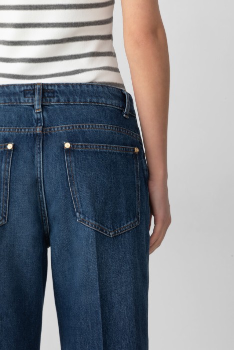 Товар синего цвета с внутренней стороны