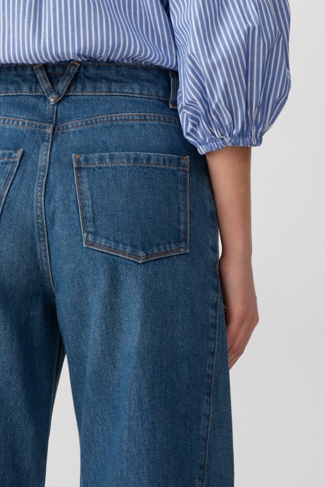 Товар синего цвета с внутренней стороны