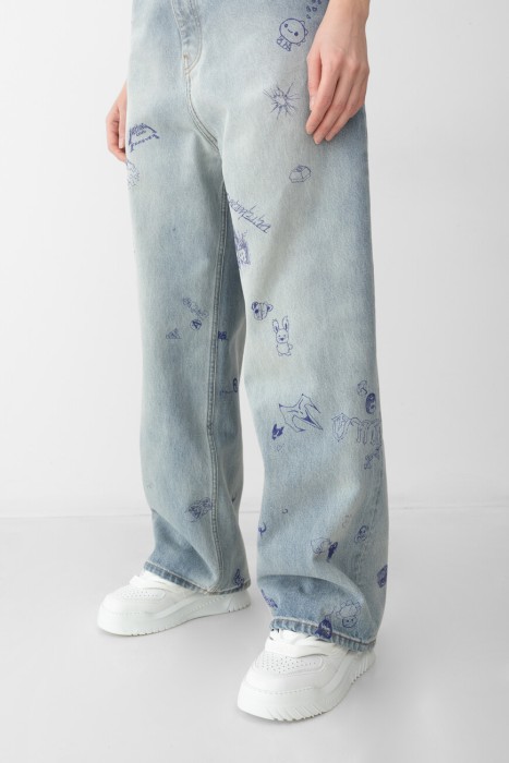 джинсы  модель из эксклюзивной коллекции вид слева