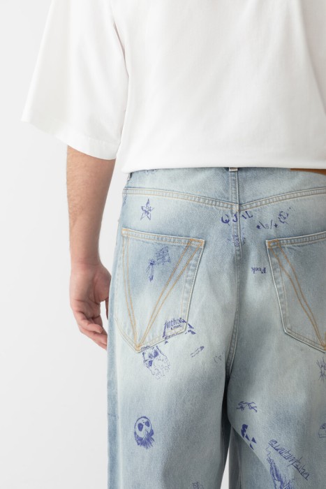 джинсы  модель из эксклюзивной коллекции спереди