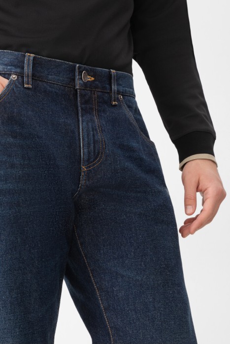 джинсы  модель из эксклюзивной коллекции из италии вид сбоку