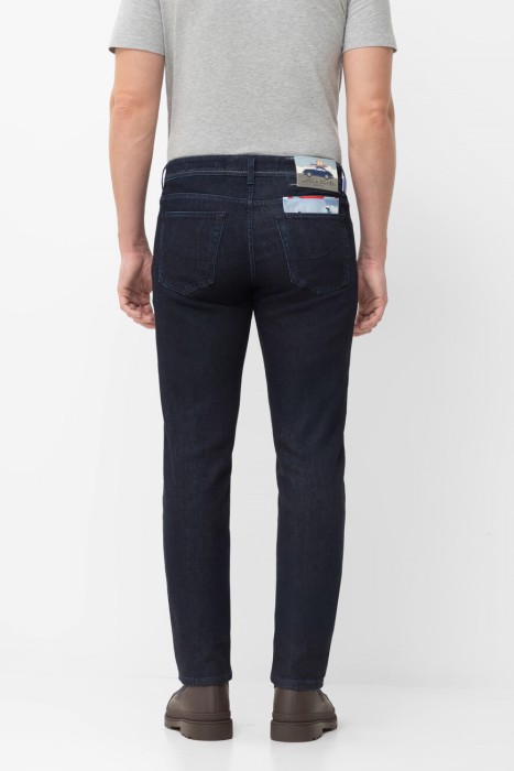 джинсы  модель из капсульной коллекции après-ski от бренда jacob cohen вид слева