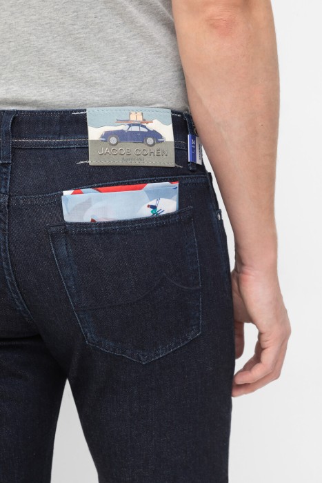 Товар синего цвета с внутренней стороны