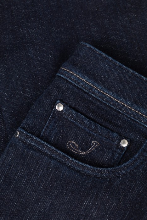 джинсы  модель из капсульной коллекции après-ski универсального стиля с лицевой стороны