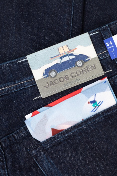 джинсы  модель из капсульной коллекции après-ski для взрослого возраста с изнаночной стороны