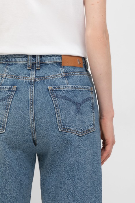 Товар синего цвета с внутренней стороны