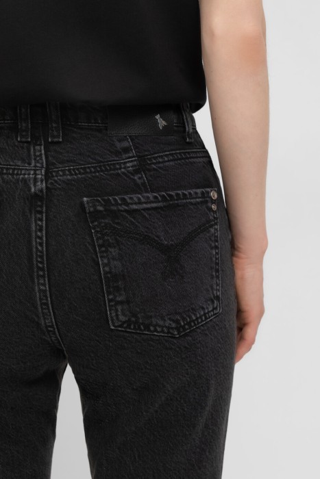 Товар черного цвета с внутренней стороны