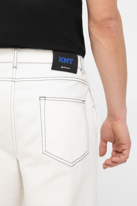 Товар белого цвета с внутренней стороны