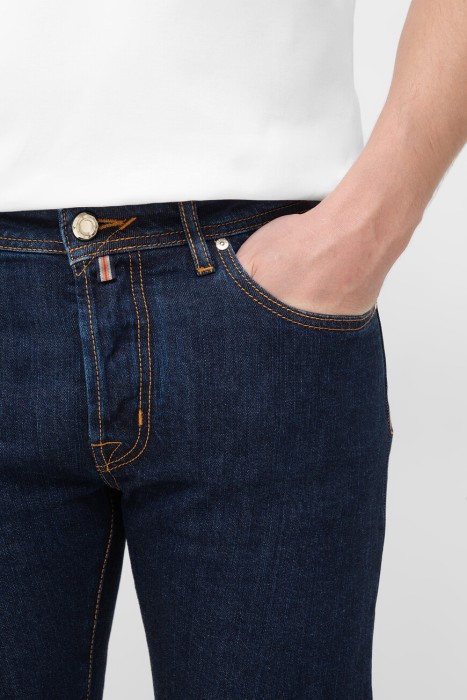 джинсы  модель из лимитированной коллекции из италии вид сбоку