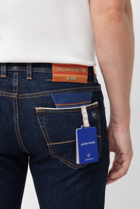 Товар синего цвета с внутренней стороны