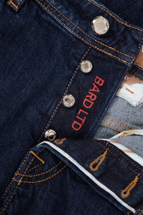 джинсы  модель из лимитированной коллекции для взрослого возраста с изнаночной стороны