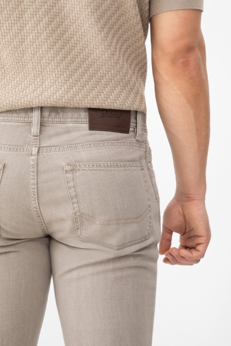 Товар бежевого цвета с внутренней стороны