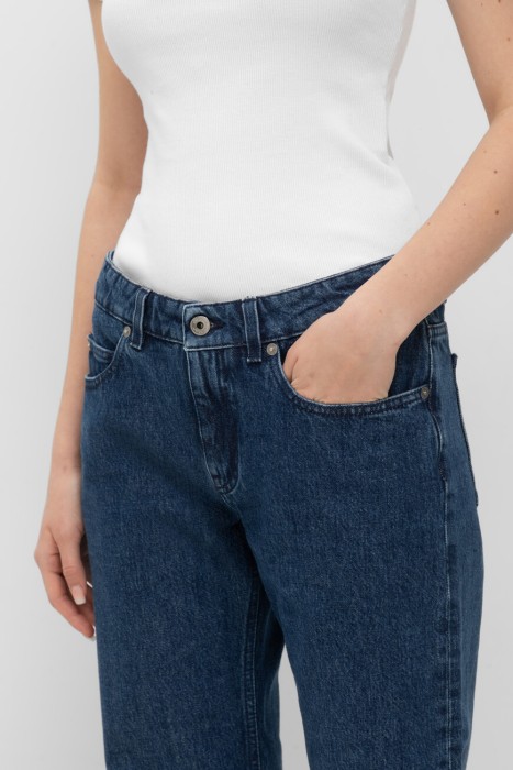 джинсы  модель в стиле 90-х годов из франции вид сбоку