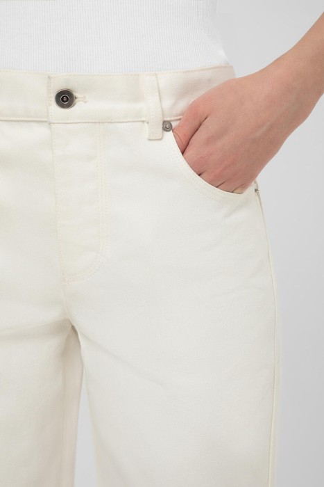 Товар белого цвета с внутренней стороны