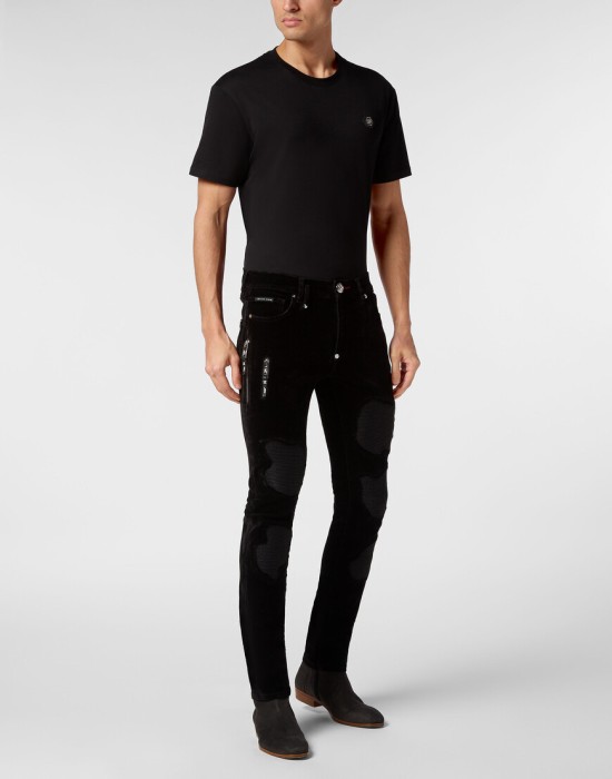 Товар черного цвета с внутренней стороны