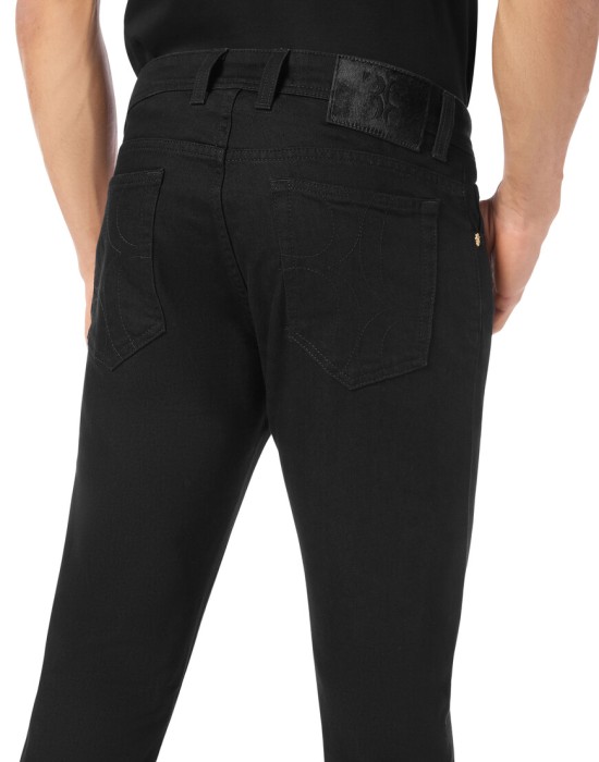 Товар черного цвета с внутренней стороны