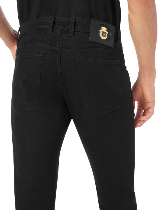 Товар черного цвета с внутренней стороны